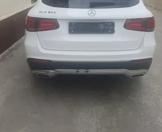 Vista frontale di un noleggio Mercedes-Benz GLC300 a Baku, Azerbaigian ✓ Auto #13513. ✓ Cambio Automatico TM ✓ 0 recensioni.