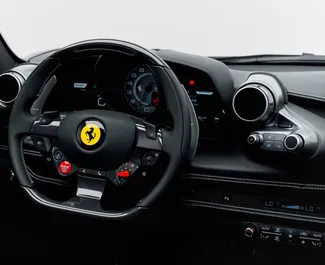 Noleggio Ferrari F8 Spider. Auto Premium, Lusso, Cabrio per il noleggio negli Emirati Arabi Uniti ✓ Cauzione di Deposito di 2500 AED ✓ Opzioni assicurative RCT.