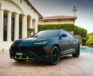Vista frontale di un noleggio Lamborghini Urus a Dubai, Emirati Arabi Uniti ✓ Auto #13473. ✓ Cambio Automatico TM ✓ 0 recensioni.