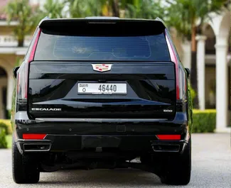 Cadillac Escalade 2023 con sistema A trazione integrale, disponibile a Dubai.