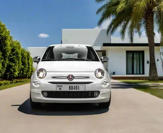 Vista frontale di un noleggio Fiat 500 a Dubai, Emirati Arabi Uniti ✓ Auto #13269. ✓ Cambio Automatico TM ✓ 0 recensioni.