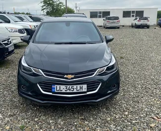 Vista frontale di un noleggio Chevrolet Cruze a Kutaisi, Georgia ✓ Auto #7032. ✓ Cambio Automatico TM ✓ 0 recensioni.