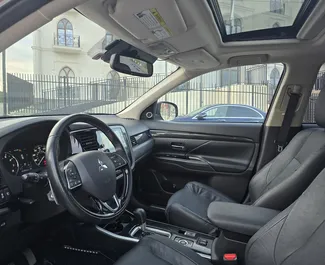 Motore Benzina da 3,0L di Mitsubishi Outlander Xl 2018 per il noleggio a Tbilisi.