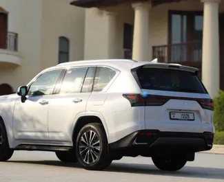 Lexus LX570 2023 disponibile per il noleggio a Dubai, con limite di chilometraggio di illimitato.