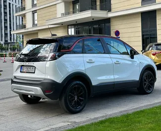 Noleggio Opel Crossland. Auto Economica, Comfort, Crossover per il noleggio in Serbia ✓ Cauzione di Deposito di 300 EUR ✓ Opzioni assicurative RCT, CDW, Furto, All'estero.