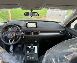 Noleggio Mazda CX-5. Auto Economica, Comfort, Crossover per il noleggio negli Emirati Arabi Uniti ✓ Cauzione di Deposito di 2500 AED ✓ Opzioni assicurative RCT.