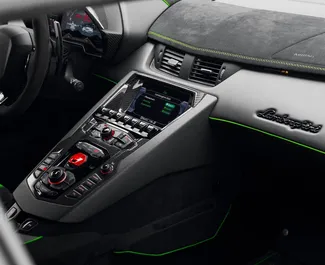 Noleggio auto Lamborghini Aventador-SVJ 2020 negli Emirati Arabi Uniti, con carburante Benzina e 759 cavalli di potenza ➤ A partire da 11000 AED al giorno.