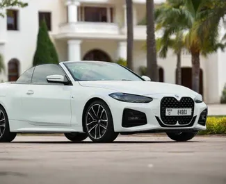 BMW 430i Cabrio 2023 con sistema A trazione posteriore, disponibile a Dubai.