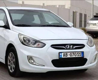 Vista frontale di un noleggio Hyundai Accent a Durazzo, Albania ✓ Auto #13404. ✓ Cambio Automatico TM ✓ 0 recensioni.