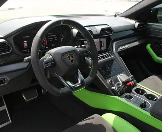 Lamborghini Urus 2021 con sistema A trazione integrale, disponibile a Dubai.