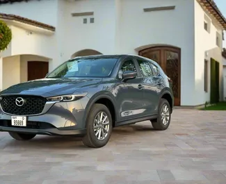 Vista frontale di un noleggio Mazda CX-5 a Dubai, Emirati Arabi Uniti ✓ Auto #13308. ✓ Cambio Automatico TM ✓ 0 recensioni.