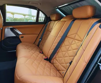 Noleggio auto BMW 735i #13265 Automatico a Dubai, dotata di motore 3,0L ➤ Da Mohammad negli Emirati Arabi Uniti.
