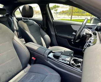 Vista frontale di un noleggio Mercedes-Benz A220 a Dubai, Emirati Arabi Uniti ✓ Auto #13310. ✓ Cambio Automatico TM ✓ 0 recensioni.