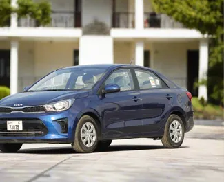 Noleggio Kia Pegas. Auto Economica per il noleggio negli Emirati Arabi Uniti ✓ Cauzione di Deposito di 2500 AED ✓ Opzioni assicurative RCT.
