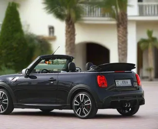 Noleggio Mini Cooper. Auto Comfort, Premium per il noleggio negli Emirati Arabi Uniti ✓ Cauzione di Deposito di 2500 AED ✓ Opzioni assicurative RCT.