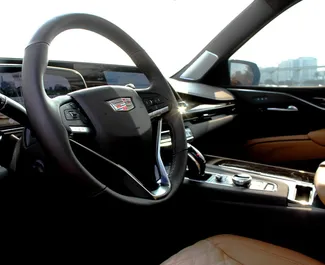 Cadillac Escalade 2023 disponibile per il noleggio a Dubai, con limite di chilometraggio di illimitato.