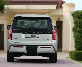 Noleggio Nissan Patrol. Auto Premium, Lusso, SUV per il noleggio negli Emirati Arabi Uniti ✓ Cauzione di Deposito di 2500 AED ✓ Opzioni assicurative RCT.