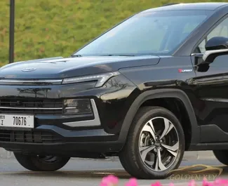 Interni di JAC JS4 in affitto negli Emirati Arabi Uniti. Un'ottima auto da 5 posti con cambio Automatico.
