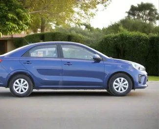 Kia Pegas 2024 disponibile per il noleggio a Dubai, con limite di chilometraggio di illimitato.