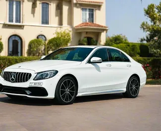 Mercedes-Benz C300 Coupe 2021 disponibile per il noleggio a Dubai, con limite di chilometraggio di illimitato.