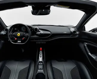 Motore Benzina da 3,9L di Ferrari F8 Spider 2023 per il noleggio a Dubai.