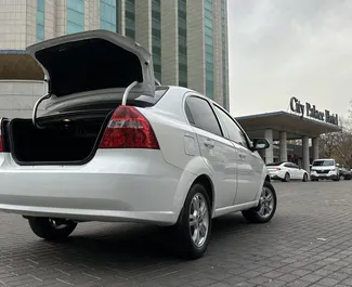 Noleggio Chevrolet Aveo. Auto Economica per il noleggio in Uzbekistan ✓ Cauzione di Deposito di 300 USD ✓ Opzioni assicurative RCT, CDW.