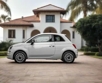 Fiat 500 2024 disponibile per il noleggio a Dubai, con limite di chilometraggio di illimitato.