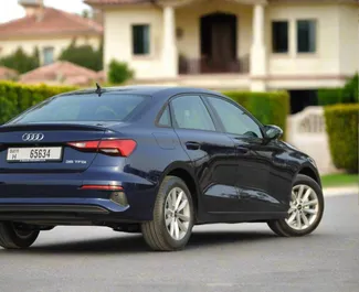 Interni di Audi A3 Sedan in affitto negli Emirati Arabi Uniti. Un'ottima auto da 5 posti con cambio Automatico.