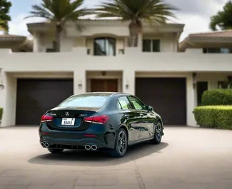 Noleggio Mercedes-Benz A220. Auto Economica, Comfort, Premium per il noleggio negli Emirati Arabi Uniti ✓ Cauzione di Deposito di 2500 AED ✓ Opzioni assicurative RCT.