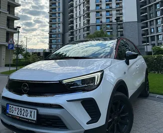 Vista frontale di un noleggio Opel Crossland a Belgrado, Serbia ✓ Auto #13348. ✓ Cambio Automatico TM ✓ 0 recensioni.