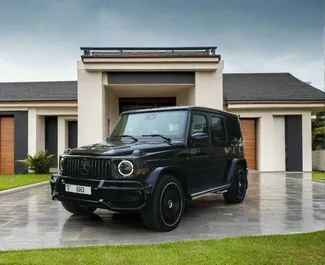 Vista frontale di un noleggio Mercedes-Benz G63 AMG a Dubai, Emirati Arabi Uniti ✓ Auto #13315. ✓ Cambio Automatico TM ✓ 0 recensioni.