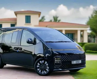 Motore Benzina da 2,2L di Hyundai Staria 2023 per il noleggio a Dubai.