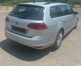 Vista frontale di un noleggio Volkswagen Golf Variant a Budva, Montenegro ✓ Auto #13184. ✓ Cambio Manuale TM ✓ 0 recensioni.