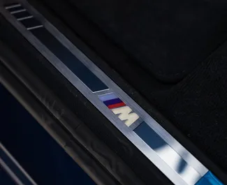 Noleggio BMW X5. Auto Premium, Crossover per il noleggio negli Emirati Arabi Uniti ✓ Cauzione di Deposito di 2500 AED ✓ Opzioni assicurative RCT.
