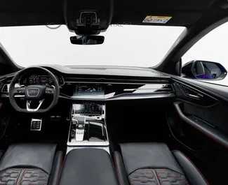 Audi RS Q8 2023 disponibile per il noleggio a Dubai, con limite di chilometraggio di illimitato.