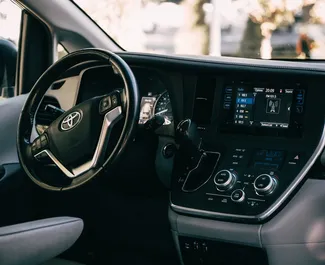 Noleggio Toyota Sienna. Auto Comfort, Monovolume per il noleggio in Uzbekistan ✓ Cauzione di Deposito di 400 USD ✓ Opzioni assicurative [].