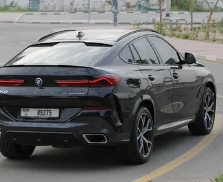 BMW X6 2022 disponibile per il noleggio a Dubai, con limite di chilometraggio di illimitato.