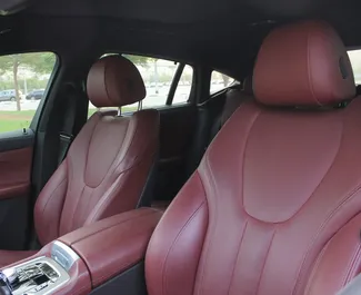 Noleggio auto BMW X6 2022 negli Emirati Arabi Uniti, con carburante Benzina e 335 cavalli di potenza ➤ A partire da 850 AED al giorno.
