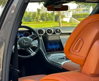 Vista frontale di un noleggio Mercedes-Benz C300 Coupe a Dubai, Emirati Arabi Uniti ✓ Auto #13312. ✓ Cambio Automatico TM ✓ 0 recensioni.
