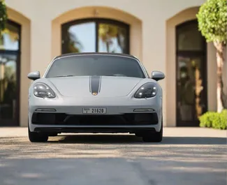 Vista frontale di un noleggio Porsche 718 Boxster a Dubai, Emirati Arabi Uniti ✓ Auto #13351. ✓ Cambio Automatico TM ✓ 0 recensioni.