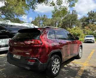Noleggio Jeep Cherokee. Auto Comfort, SUV, Crossover per il noleggio in Georgia ✓ Cauzione di Deposito di 100 GEL ✓ Opzioni assicurative RCT, CDW, Passeggeri.