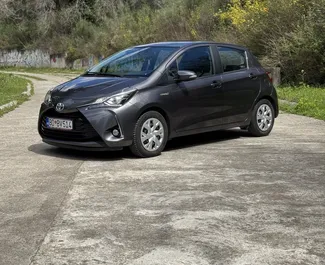 Noleggio auto Toyota Yaris 2019 in Montenegro, con carburante Ibrido e 100 cavalli di potenza ➤ A partire da 25 EUR al giorno.