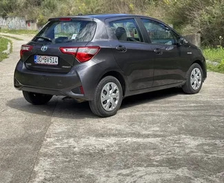 Toyota Yaris 2019 disponibile per il noleggio a Budva, con limite di chilometraggio di illimitato.