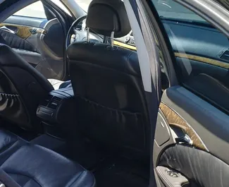 Noleggio Mercedes-Benz E220. Auto Premium per il noleggio in Albania ✓ Cauzione di Deposito di 100 EUR ✓ Opzioni assicurative RCT, SCDW, All'estero.