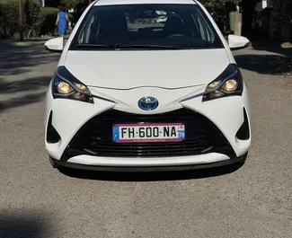 Noleggio auto Toyota Yaris 2019 in Montenegro, con carburante Ibrido e 100 cavalli di potenza ➤ A partire da 25 EUR al giorno.