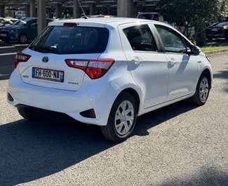 Toyota Yaris 2019 disponibile per il noleggio a Budva, con limite di chilometraggio di illimitato.