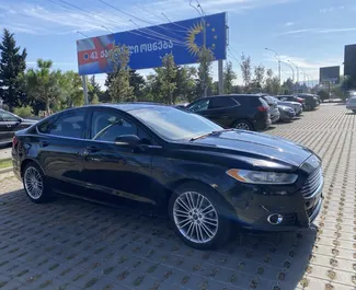 Interni di Ford Fusion Sedan in affitto in Georgia. Un'ottima auto da 5 posti con cambio Automatico.