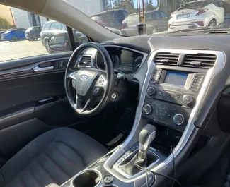 Ford Fusion Sedan 2014 disponibile per il noleggio a Tbilisi, con limite di chilometraggio di illimitato.