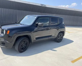 Vista frontale di un noleggio Jeep Renegade a Tbilisi, Georgia ✓ Auto #13415. ✓ Cambio Automatico TM ✓ 0 recensioni.