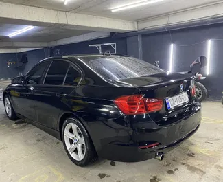 Noleggio BMW 320d. Auto Comfort, Premium per il noleggio in Georgia ✓ Cauzione di Deposito di 150 GEL ✓ Opzioni assicurative RCT, CDW, Passeggeri.